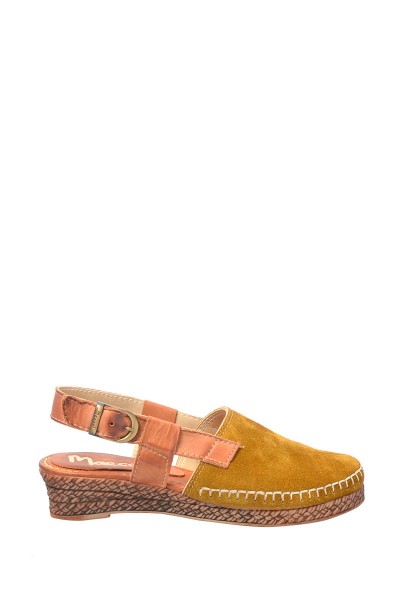 Zapato de Cuero Gamuza Con Tira y Hebilla Nutria Gamuza