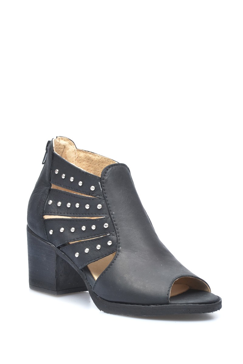 Sandalia Taco Medio Cuero con Tachas Negro