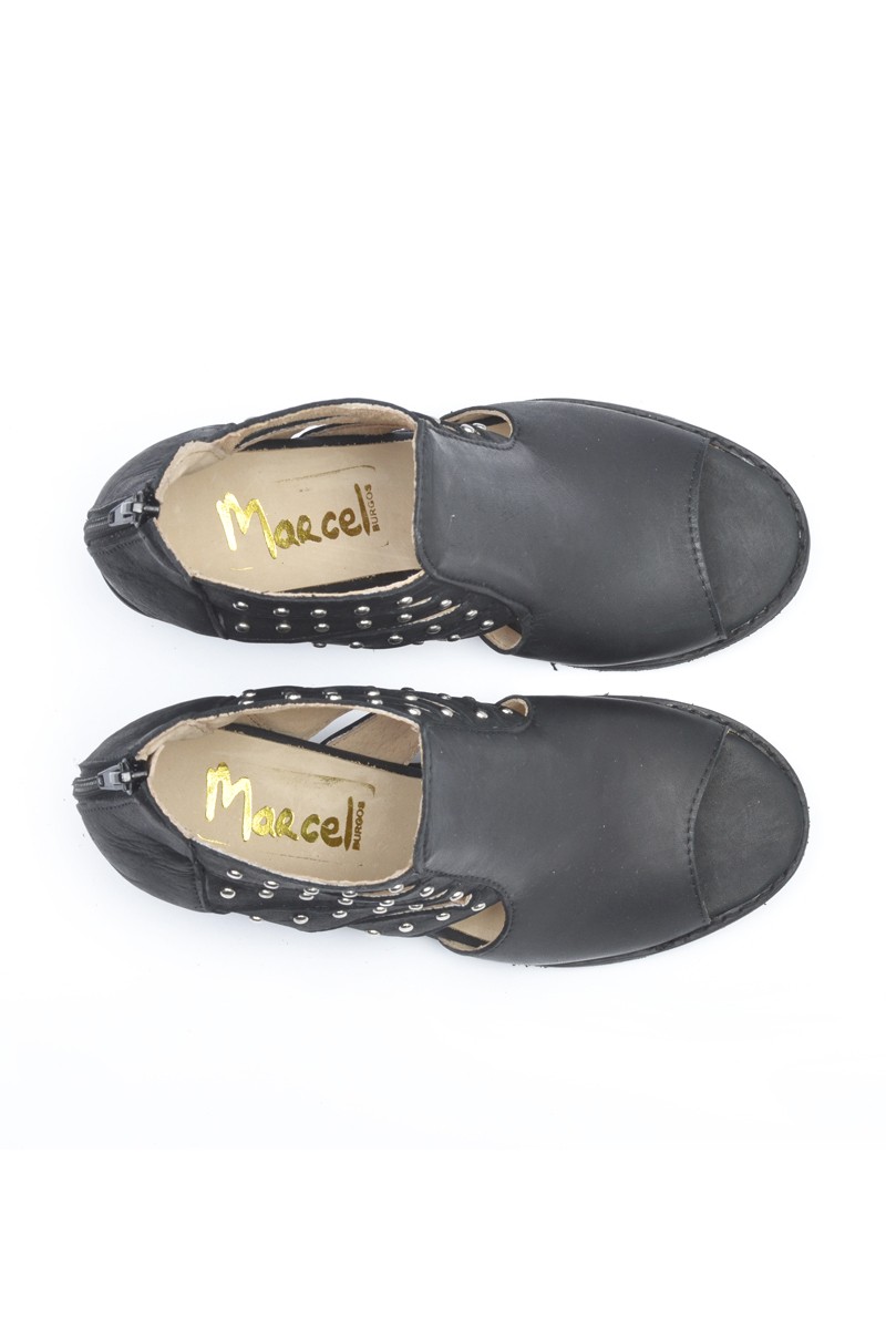 Sandalia Taco Medio Cuero con Tachas Negro