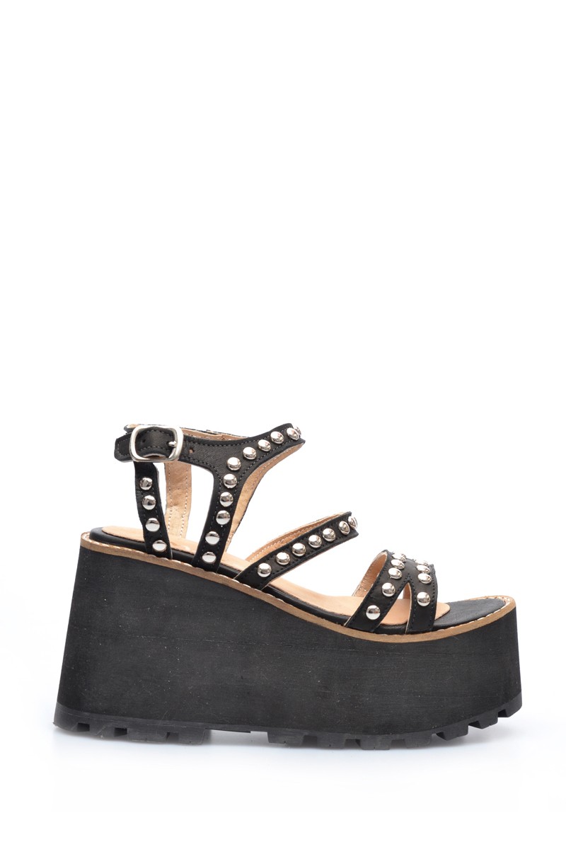 Sandalia Plataforma Cuero con Tiras y Tachas Negro
