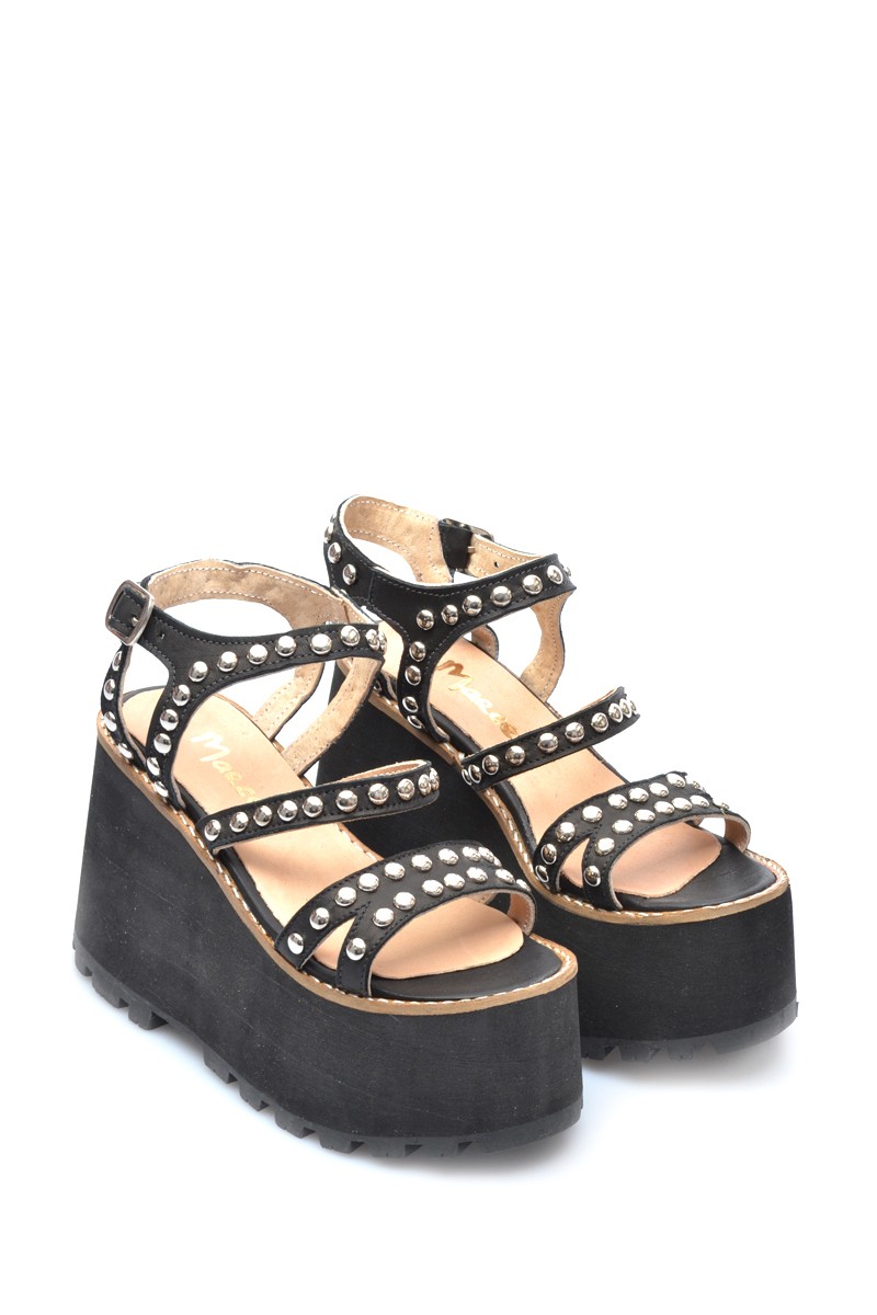 Sandalia Plataforma Cuero con Tiras y Tachas Negro