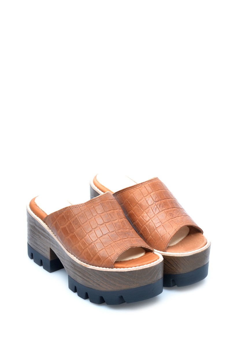Sandalia Plataforma Cuero Croco Terracota