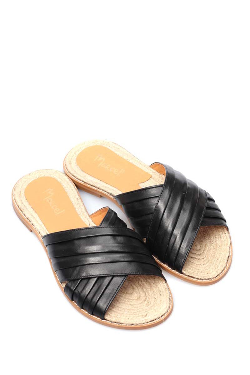 Sandalia Baja Tiras Cruzadas Cuero Negro