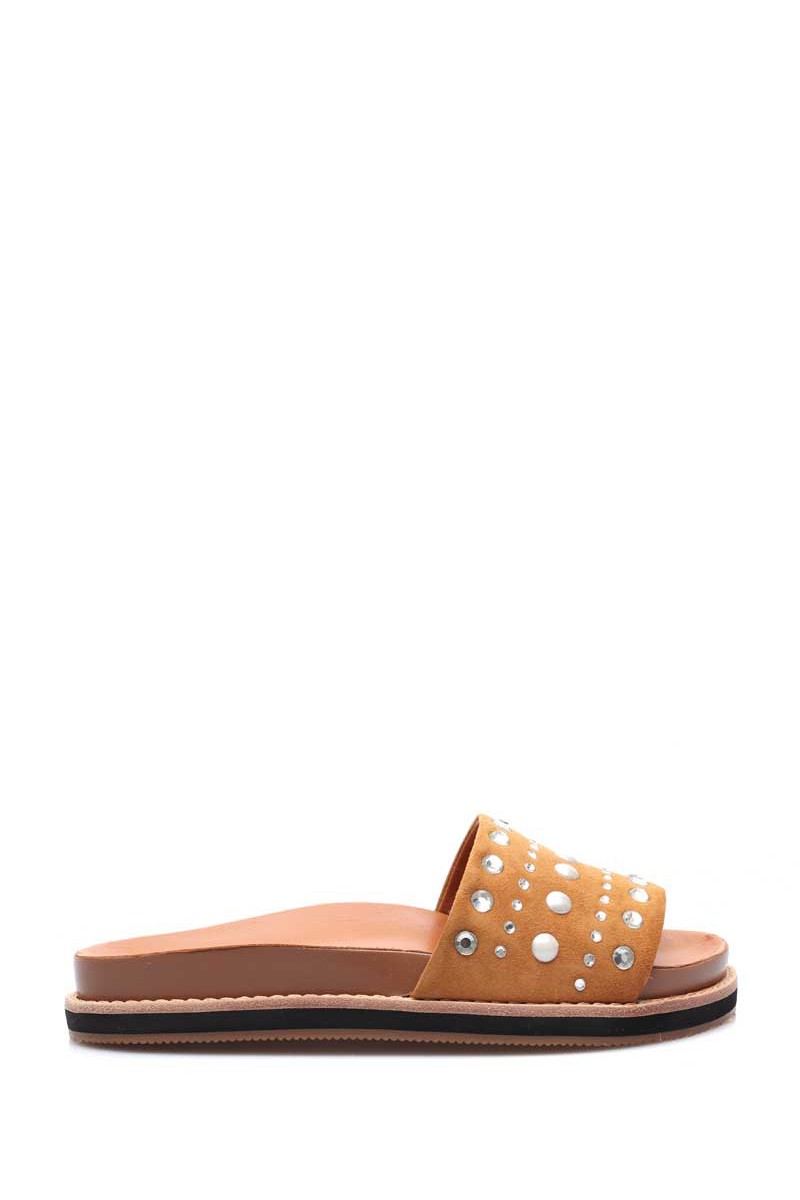 Sandalia Baja con Perlas Cuero Gamuza Camel Gamuza