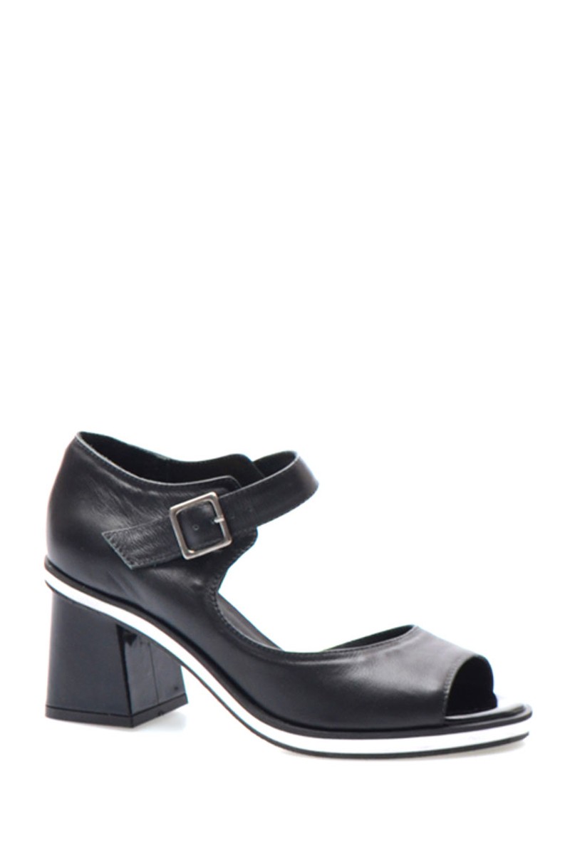 Sandalia Taco Medio Con pulsera Cuero Negro