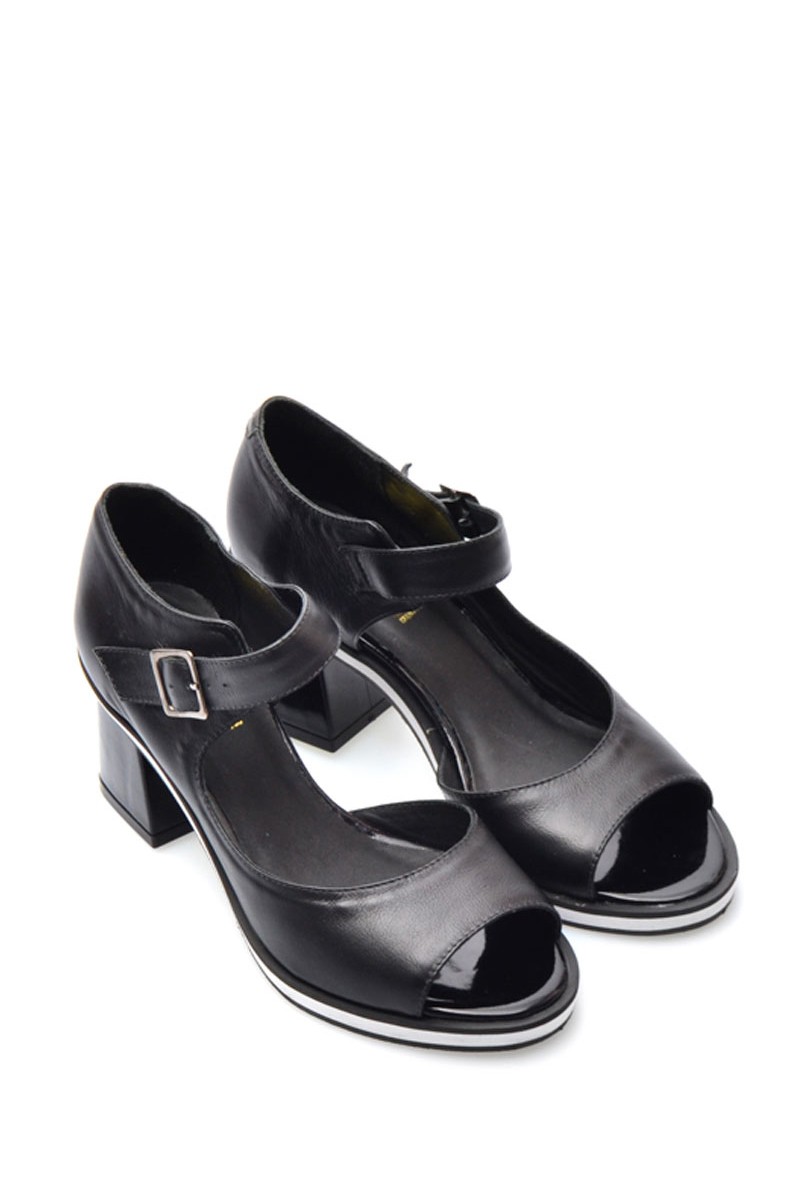 Sandalia Taco Medio Con pulsera Cuero Negro