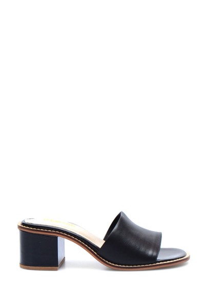 Zapato Zueco Faja Ancha Cuero Negro