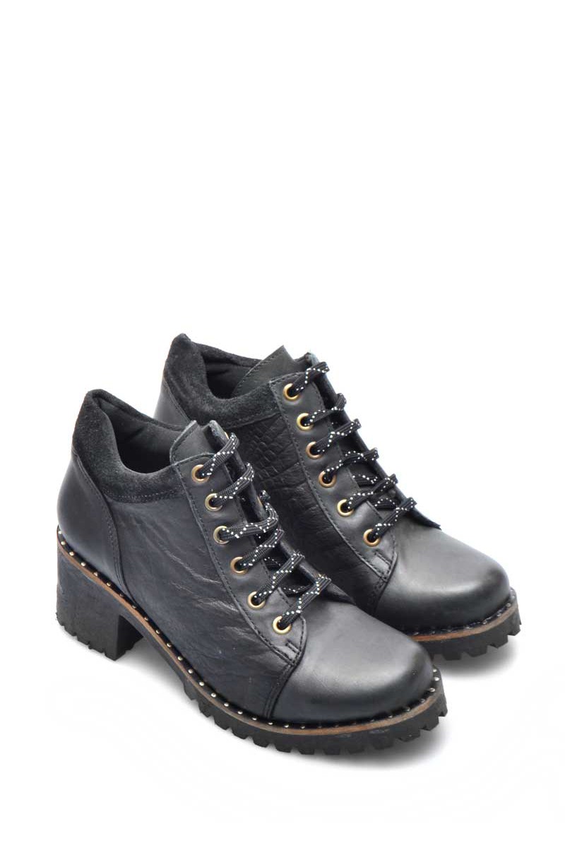 Bota Borcego Taco Medio Acordonado Cuero Negro