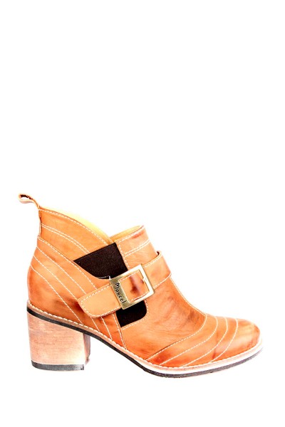 Bota Con Costuras Hebilla y Elástico Cuero Terracota