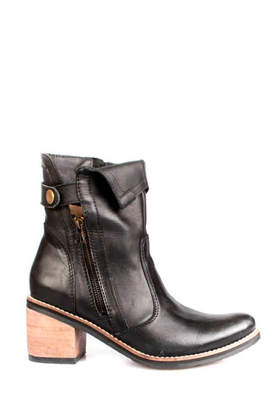 Bota Caña Media Con Doblez Cuero Negro