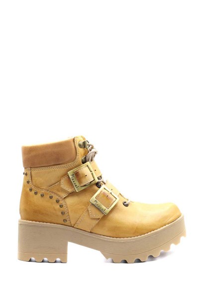 Bota Borcego con Plataforma Tachas y Hebilla Cuero Natural