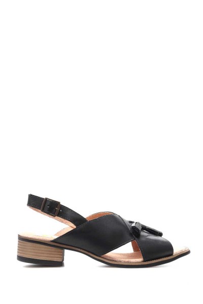Sandalia Tira Cruzada Con Fleco Cuero Negro