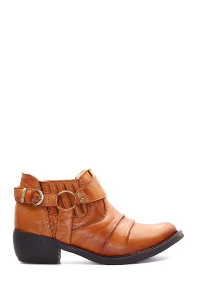 Bota Con Hebilla Elástico y Pliegues En Cuero Terracota