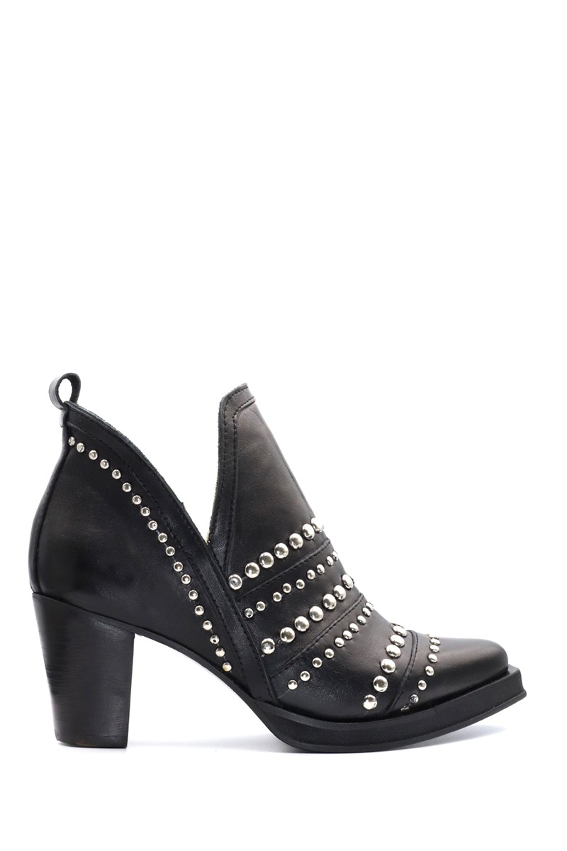 Bota Botin de cuero con tachas y taco alto Negro