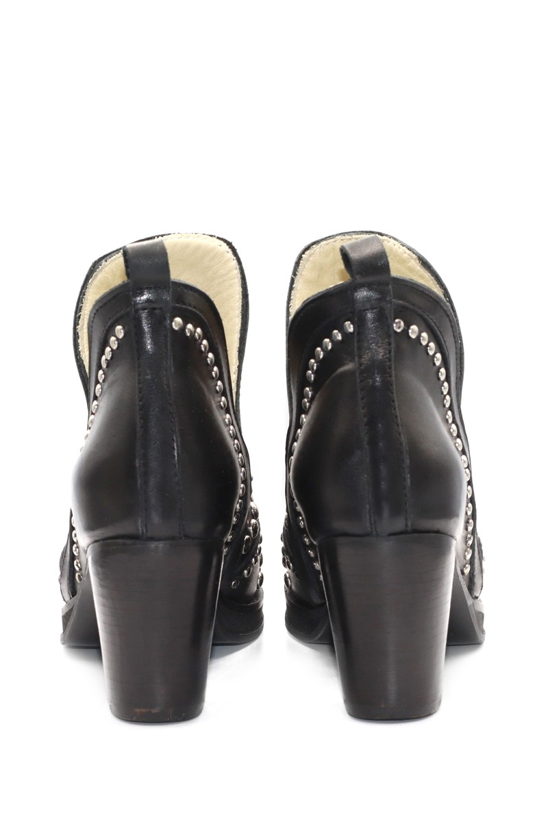 Bota Botin de cuero con tachas y taco alto Negro