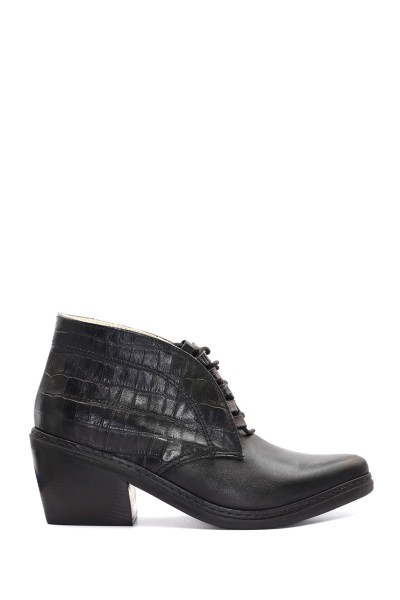 Bota de Cuero Acordonada con taco medio Negro