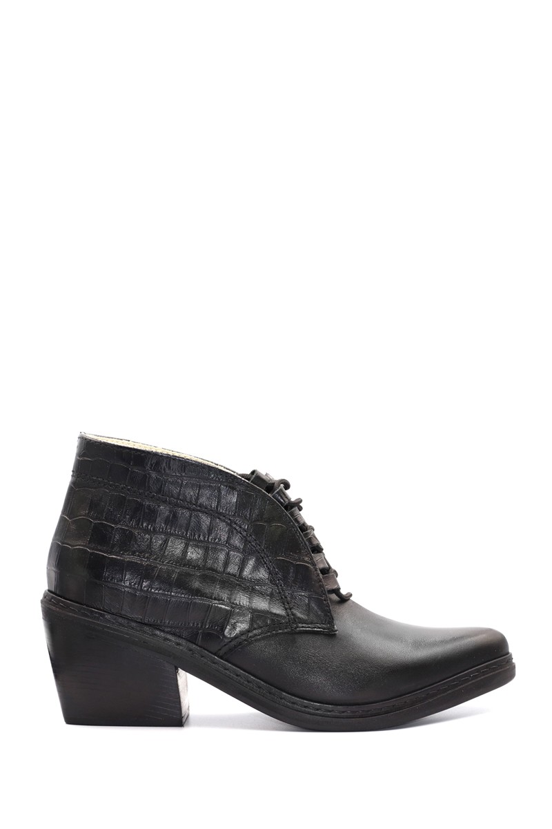 Bota de Cuero Acordonada con taco medio Negro