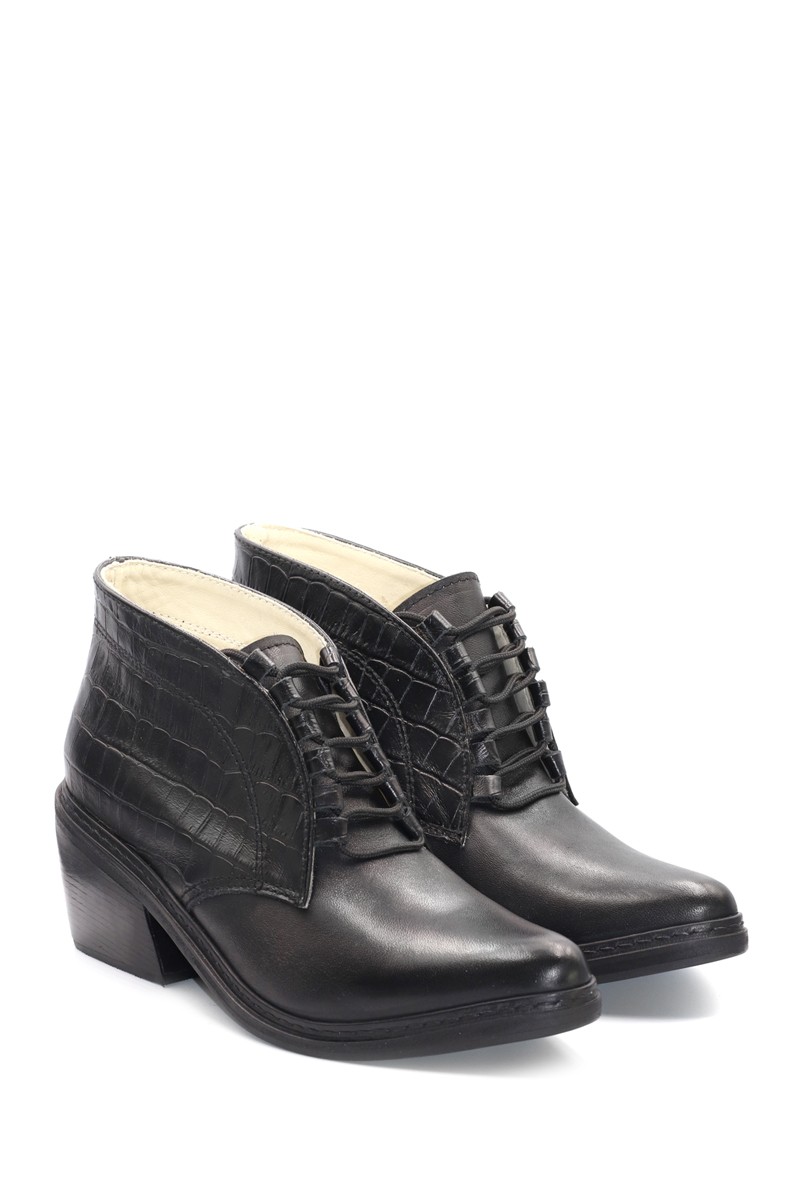 Bota de Cuero Acordonada con taco medio Negro